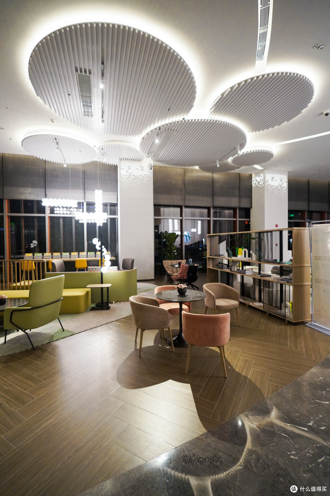 现在新酒店都这么卷了吗?比很多皇冠假日更给力的青岛金水套房假日酒店入住体验