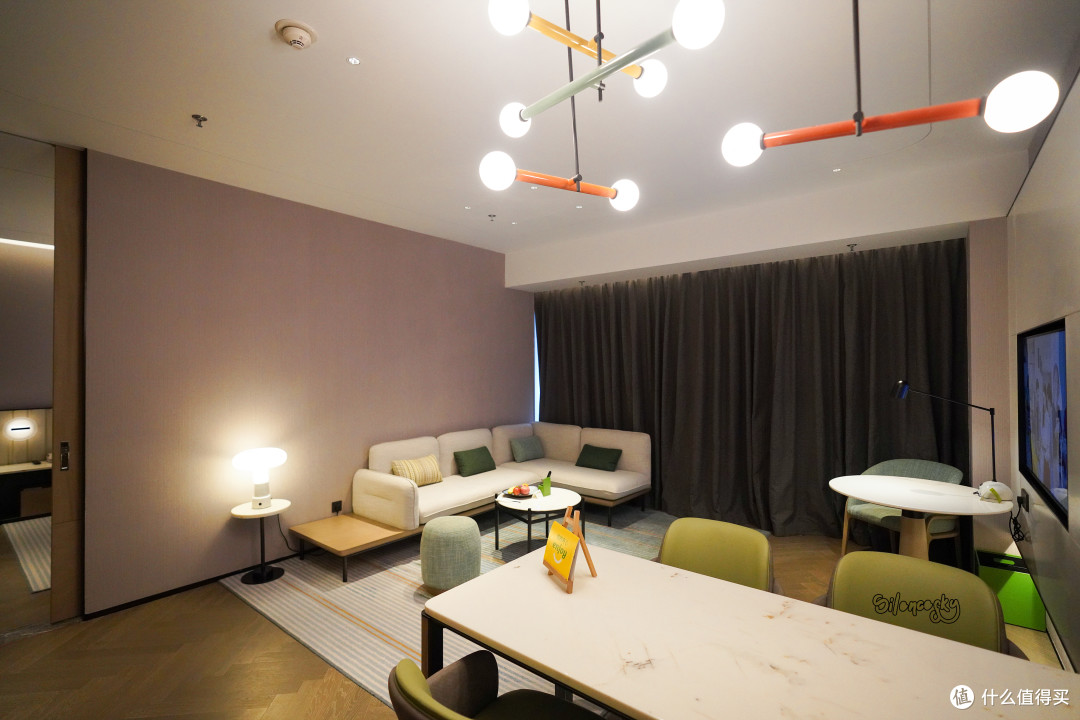 现在新酒店都这么卷了吗?比很多皇冠假日更给力的青岛金水套房假日酒店入住体验