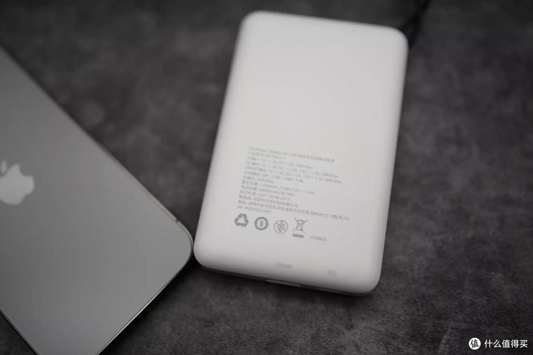 如何给iPhone 13选一台轻薄好用、颜值在线的磁吸充电宝?
