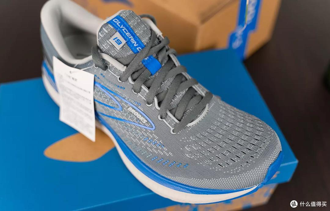 重回国内市场换用发泡材料Transcend并入Glycerin，稳定性强但支撑缺失，老粉体验Brooks Glycerin 19 GTS_跑鞋