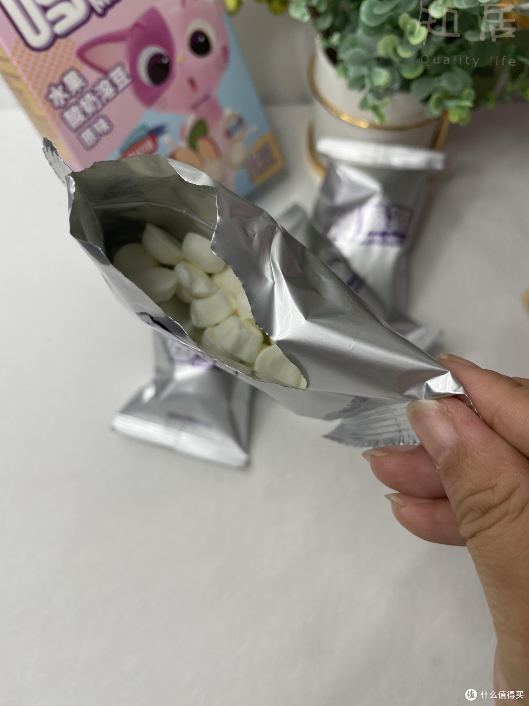 酸酸甜甜的口感简直了~感觉一口都能吃好几袋!