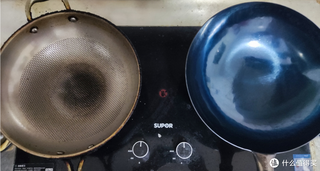 新旧锅对比（锅内有颗粒的锅，时长长了锅内会有黑色物质洗不掉）