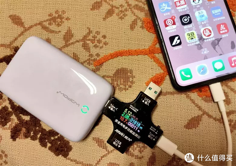 沃品WOPOW磁吸无线快充电源,身材娇小,颜值清新