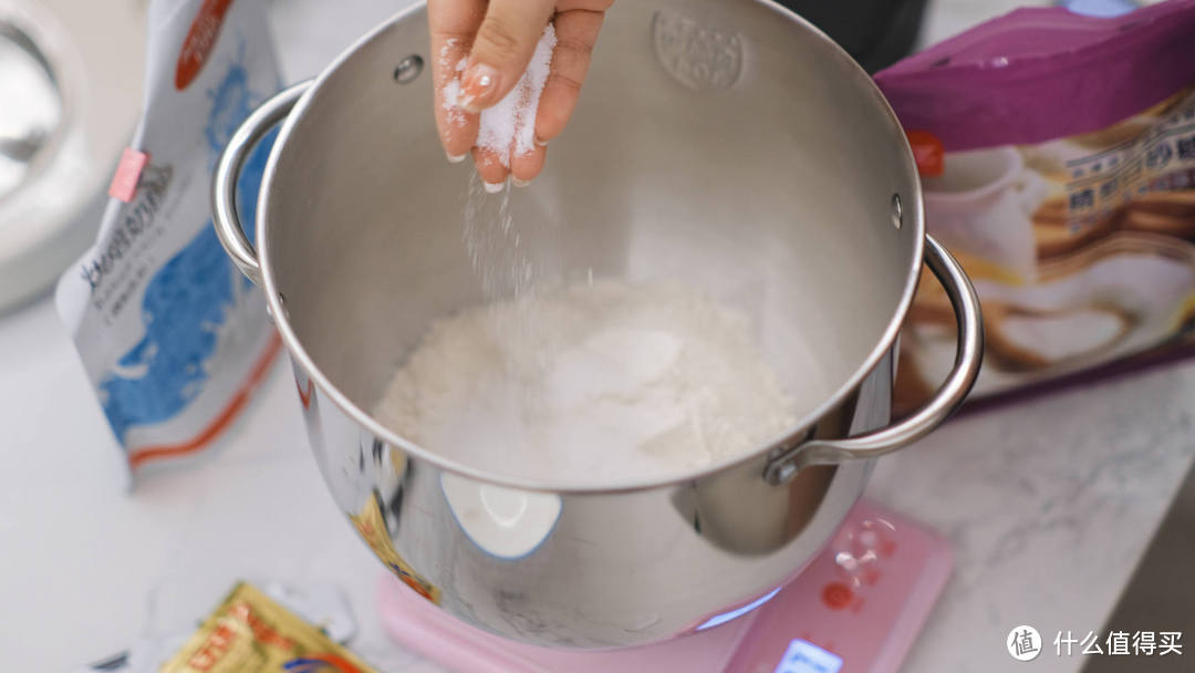 烘焙不失败,选对工具是关键:长帝轻音海豚厨师机 评测