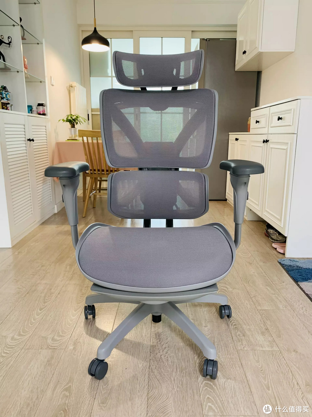 腰背四轴联动支撑，怎么坐都舒服，千元价位巨超值的网易严选工程师系列人体工学椅