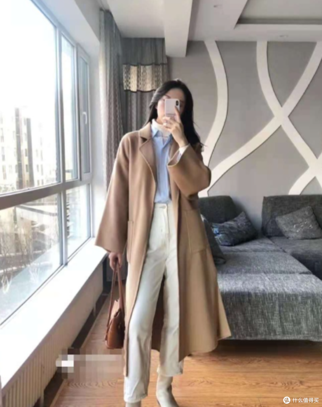 驼色外套搭配什么颜色内搭好看(女生秋冬驼色大衣搭配图片)