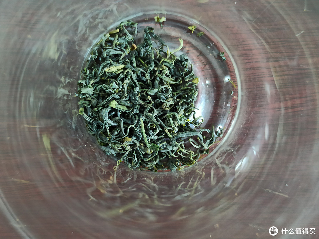 夏天正好喝绿茶：华中农业大学出品的恩施绿茶，陆個壹华农绿针开箱品尝。