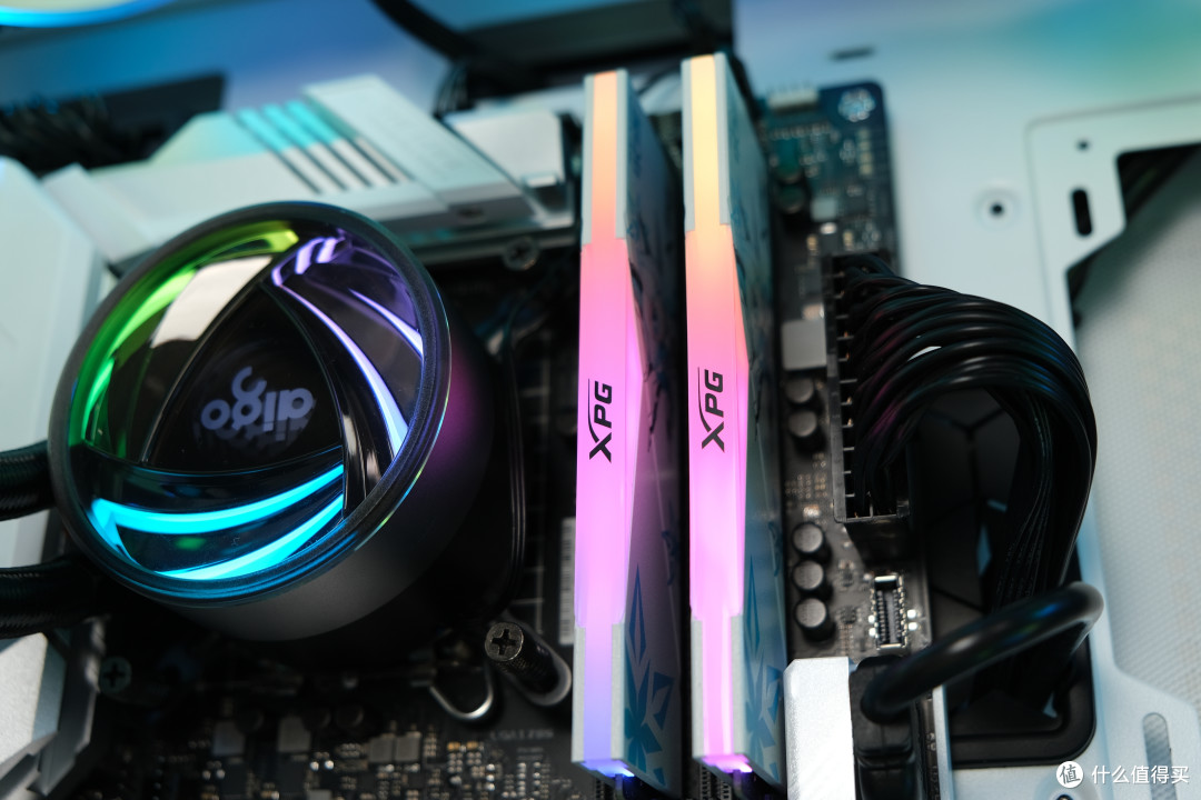 颜值与性能并存:XPG 龙耀 DDR5 吹雪联名内存 上手体验