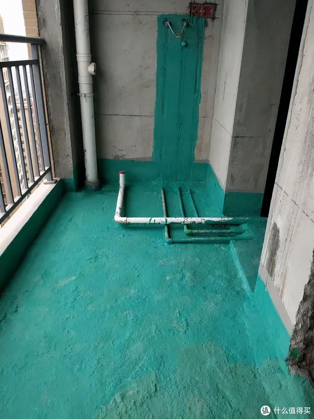 阳台全部封闭，为什么下雨天还会漏水？一般都是这4种原因导致的