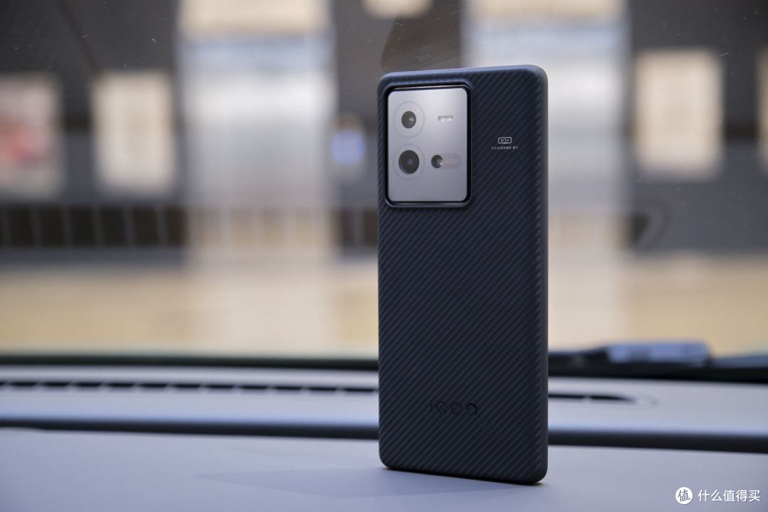 带壳的iQOO10 Pro 带壳的iQOO10 Pro