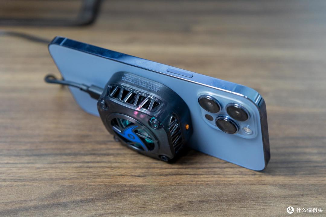 同时解决续航与散热:MOMAX摩米士 iPhone磁吸充电主动散热器 开箱体验