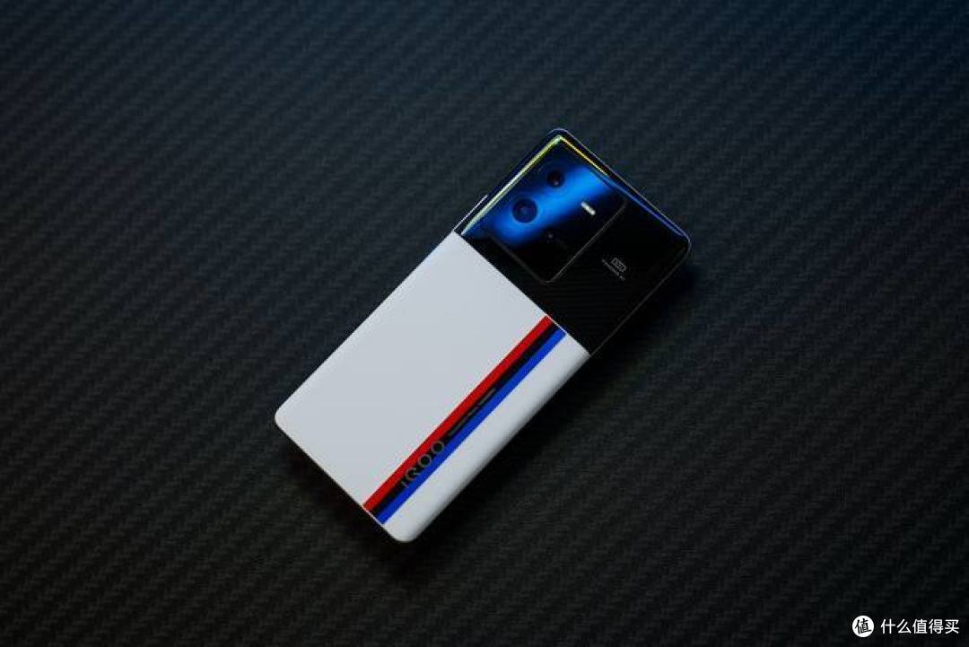 iQOO 10 Pro评测:200W/10分钟 刷牙洗脸的时间又变短了