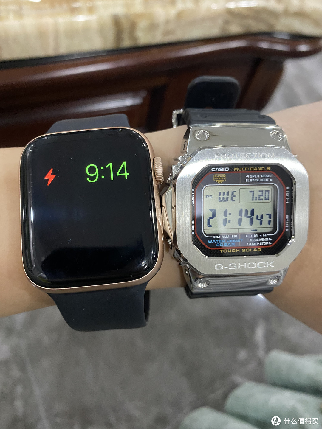 左Apple watch S6,右 小红圈5610