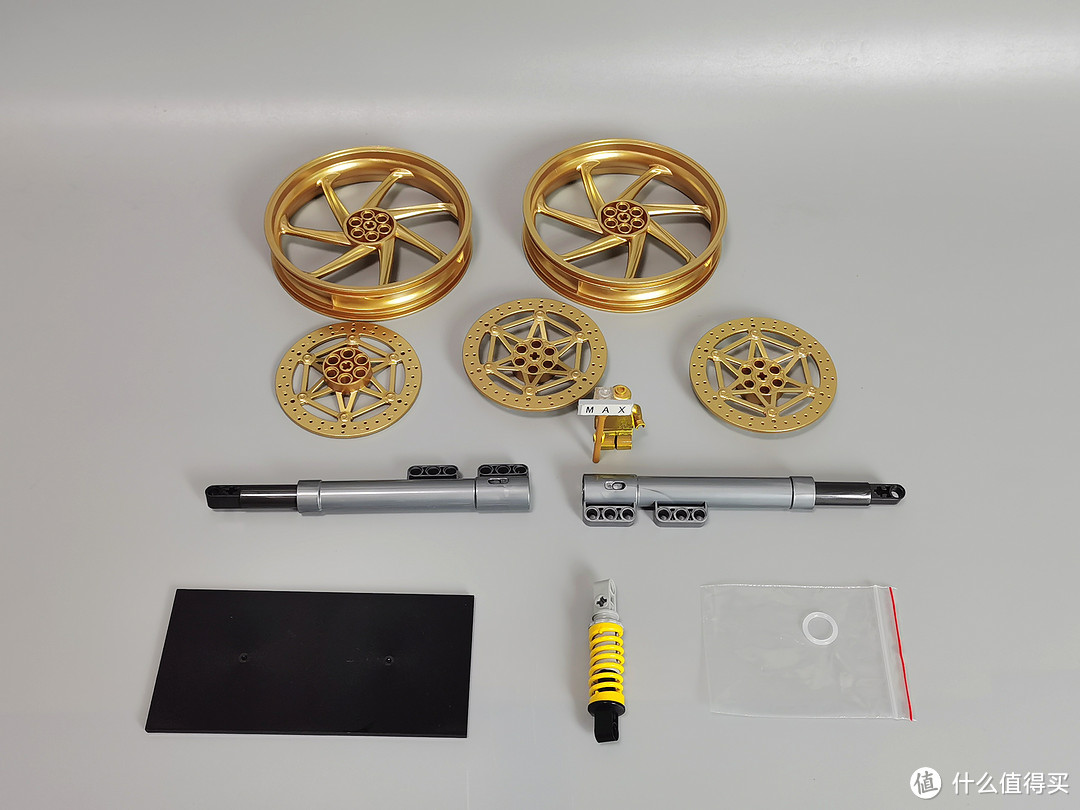 这辆车是来自赛博朋克2077的吧?纳扎雷摩托车测评