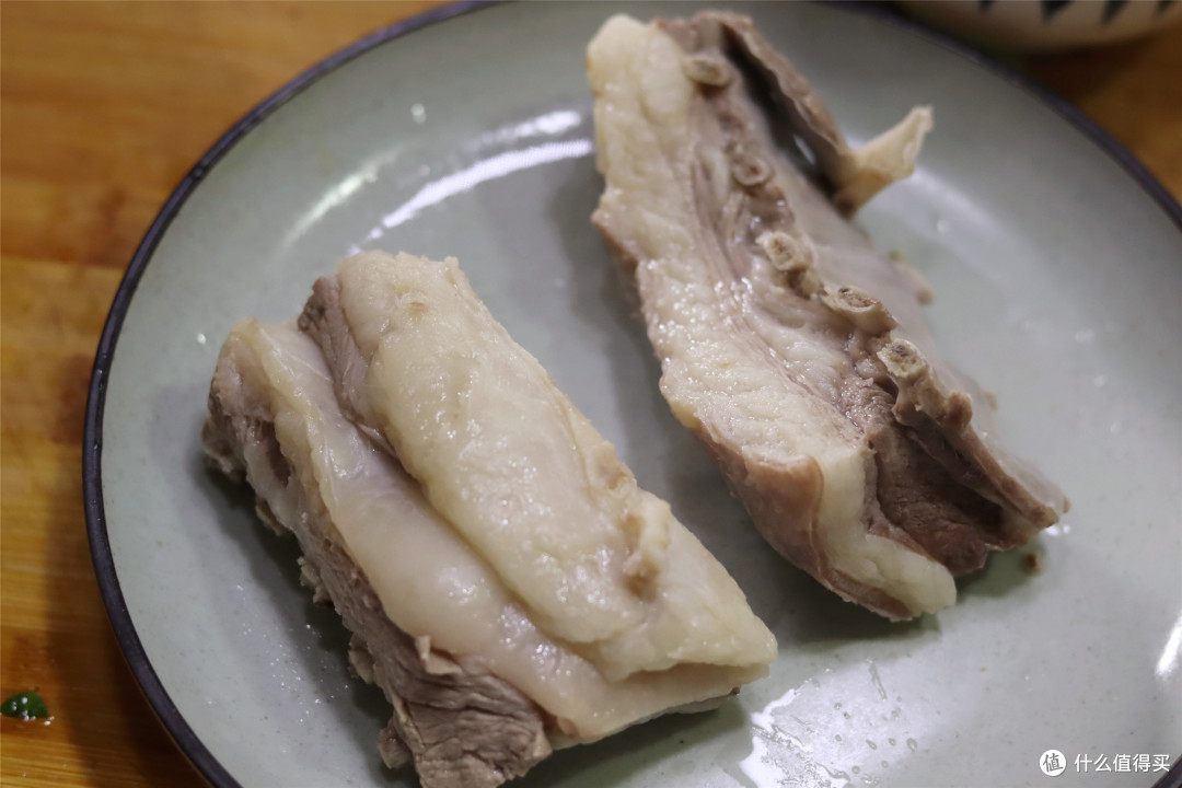 家里有烤箱的,学会烤羊排正确方法,皮酥肉香,香软多汁,真解馋