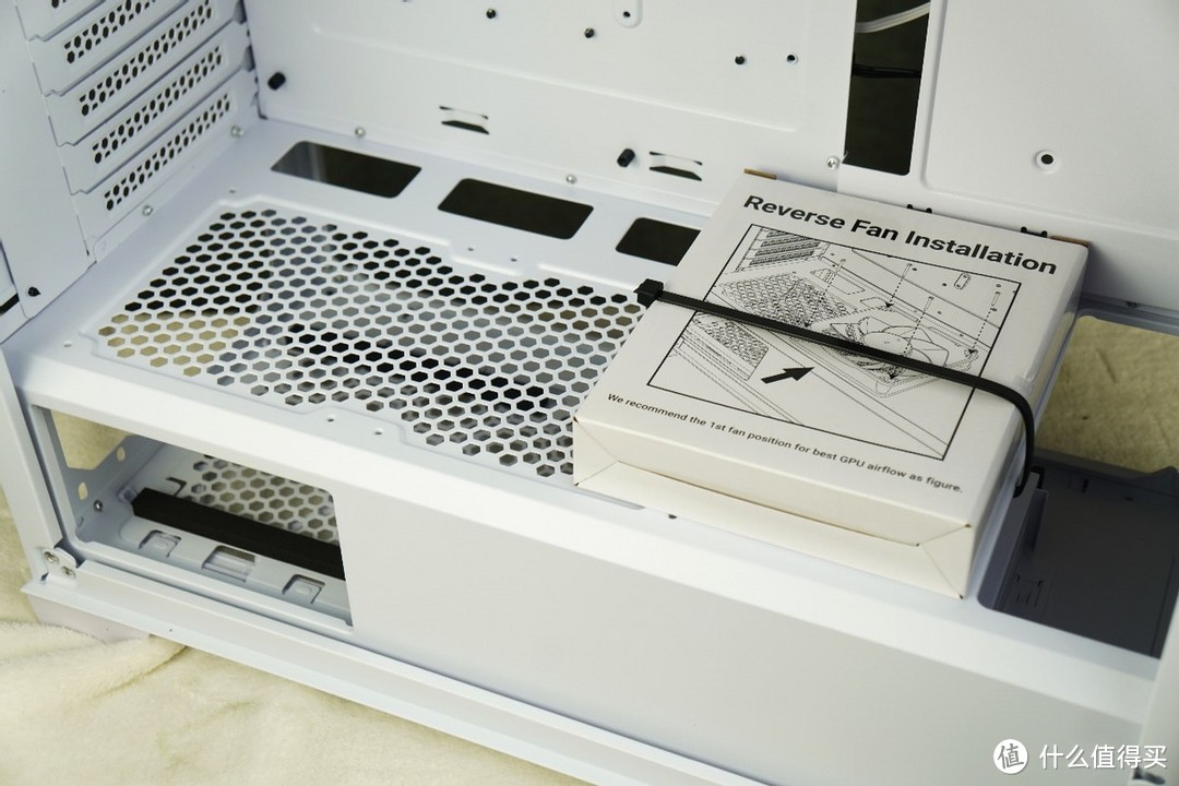 流行的白色主题机箱，安钛克星曜者 DF800 Flux白开箱