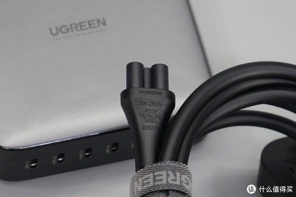 拆解报告：UGREEN绿联200W 4C2A六口氮化镓桌面充CD271