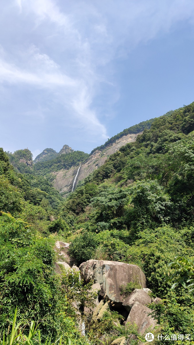 真的是“日照香炉生紫烟，遥看瀑布挂前川。”……好吧只是“白烟”。