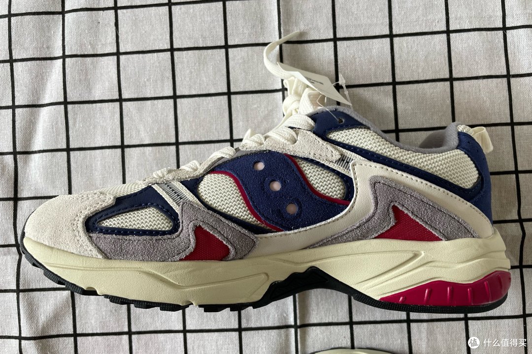 Saucony与Yeezy Foam Runner