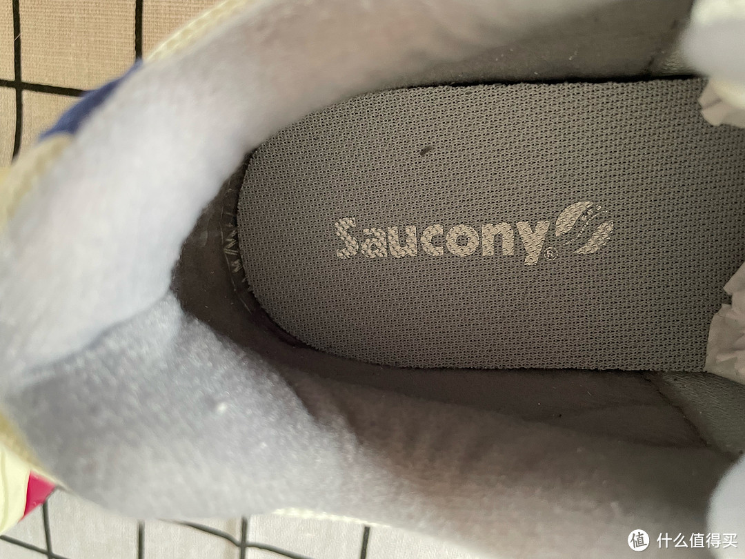 Saucony与Yeezy Foam Runner