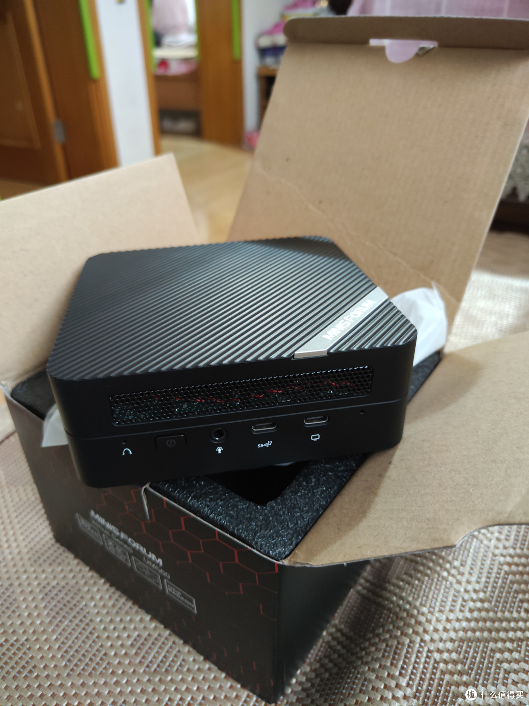 Minisforum UM560 5625U迷你准系统急速开箱评测