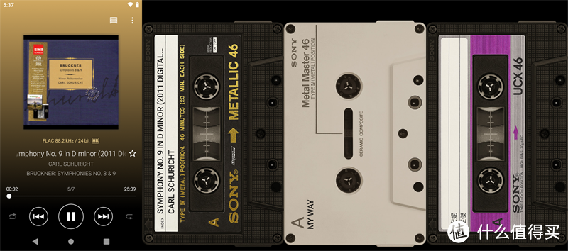复古意味浓郁的Walkman界面，播放不同格式的音乐，会有不同的封面