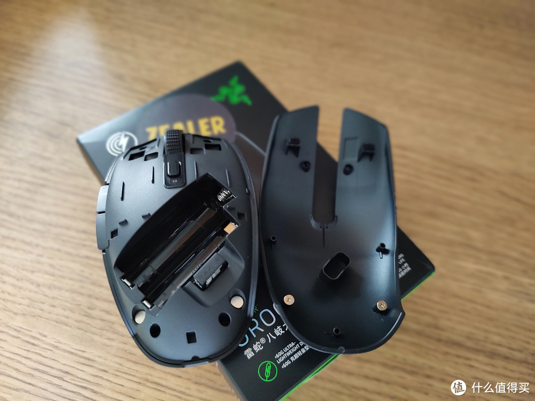 轻量化鼠标，办公游戏全hold住——RAZER雷蛇八岐大蛇V2蓝牙鼠标