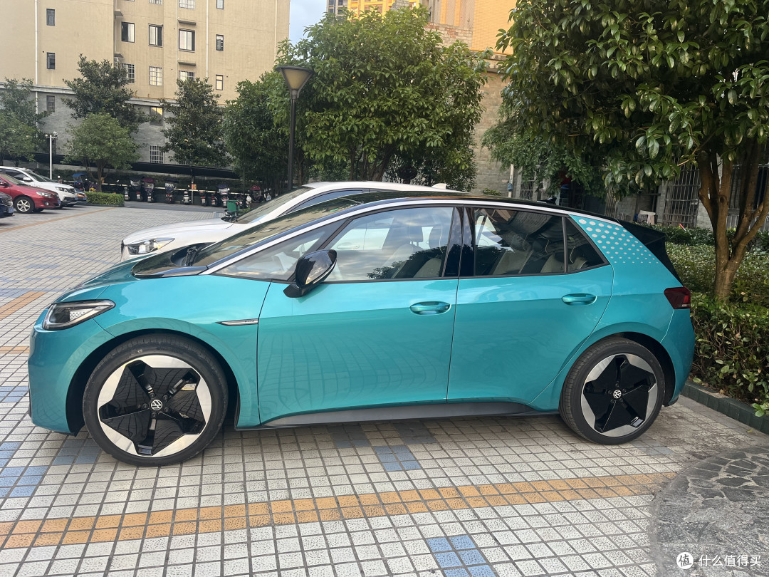 这个是我认为此车最好看的侧面