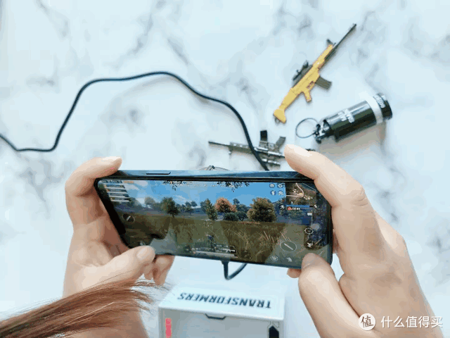 还在为你的iPhone玩游戏时发热烦恼吗？红魔冰磁散热器分分钟降温