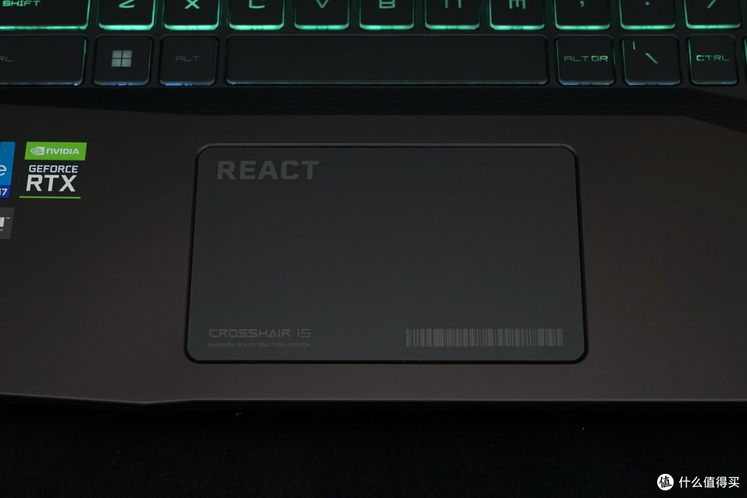 与REACT一起战斗：微星神枪手15 彩虹六号：异种联名款游戏笔记本