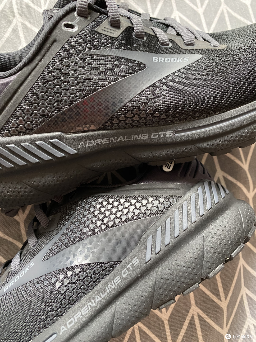 BROOKS Adrenaline GTS 22