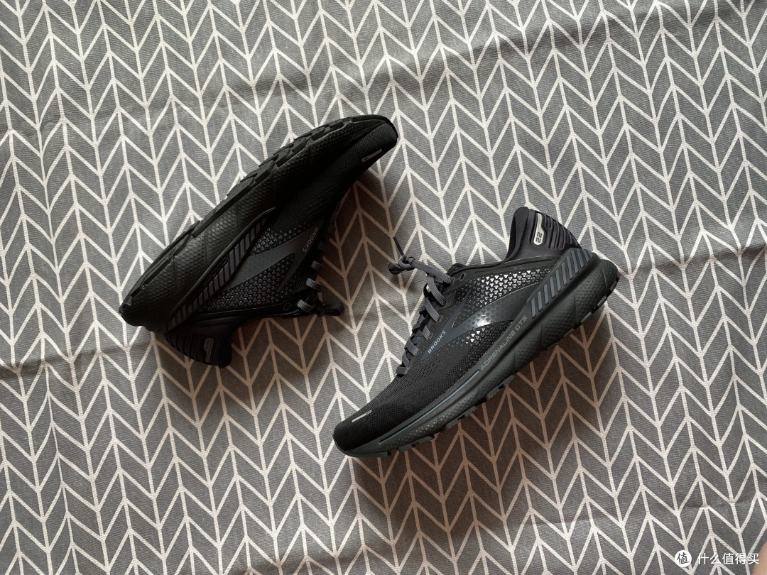 BROOKS Adrenaline GTS 22