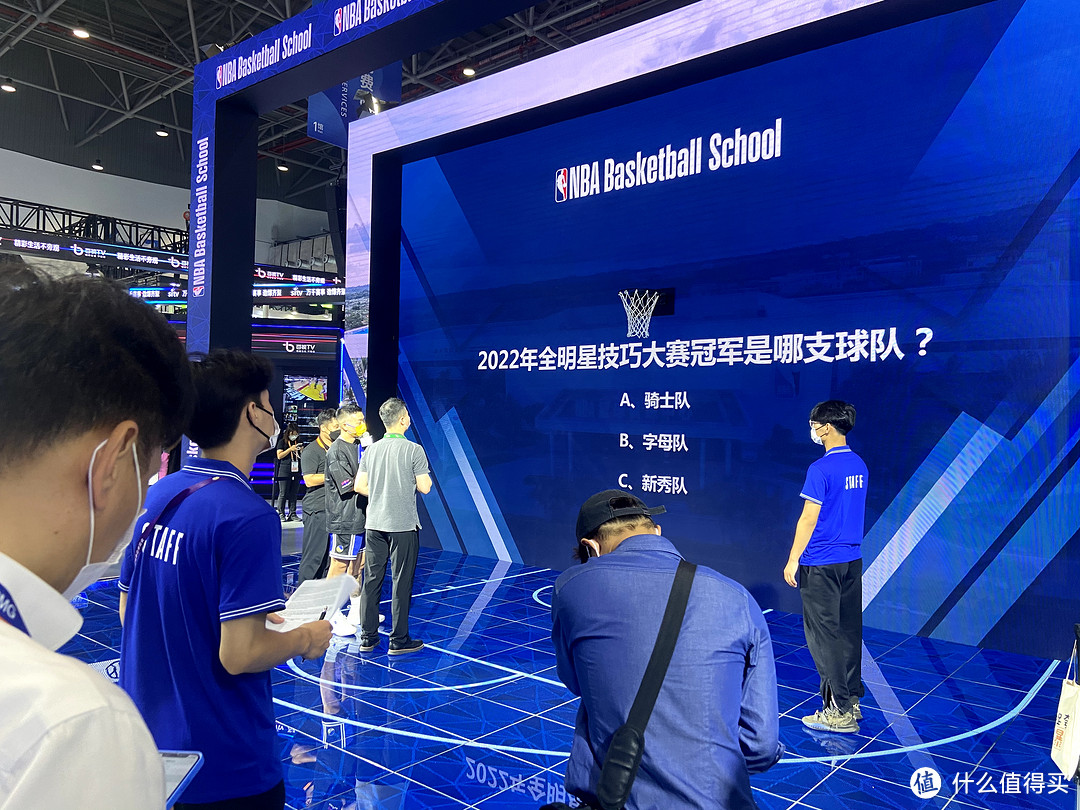 NBA再临消博会，快来感受一下这个科技感满满的特色展台！