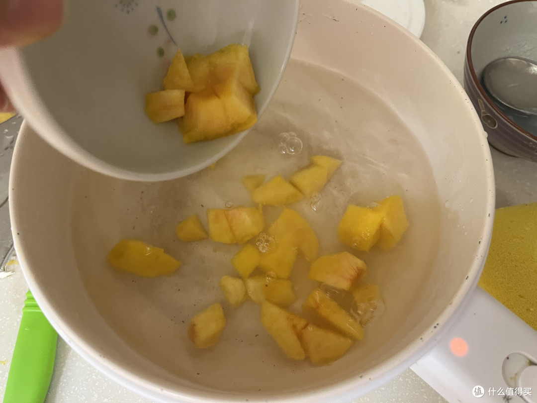 水开倒入果粒