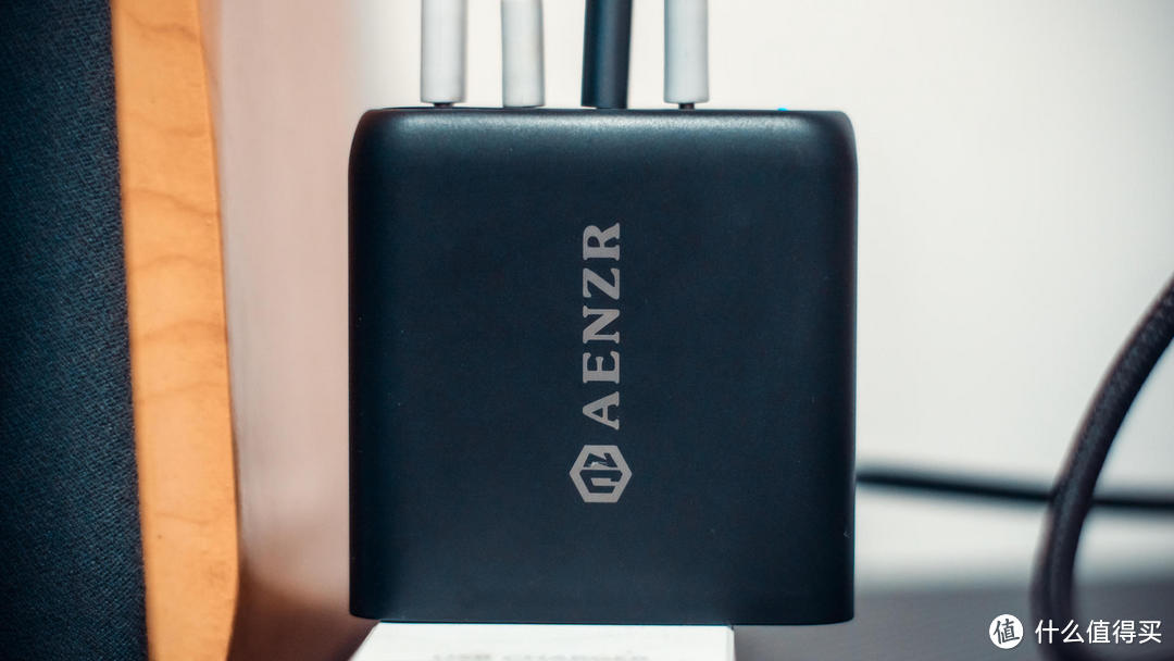 4C口的超大杯?AENZR 130W氮化镓充电头轻体验