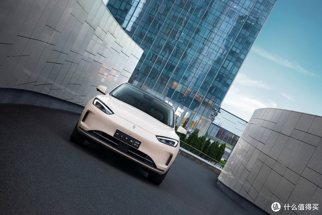 AITO问界M5 EV 7月27日正式开启小订，想买纯电SUV的你又多了一个新选择