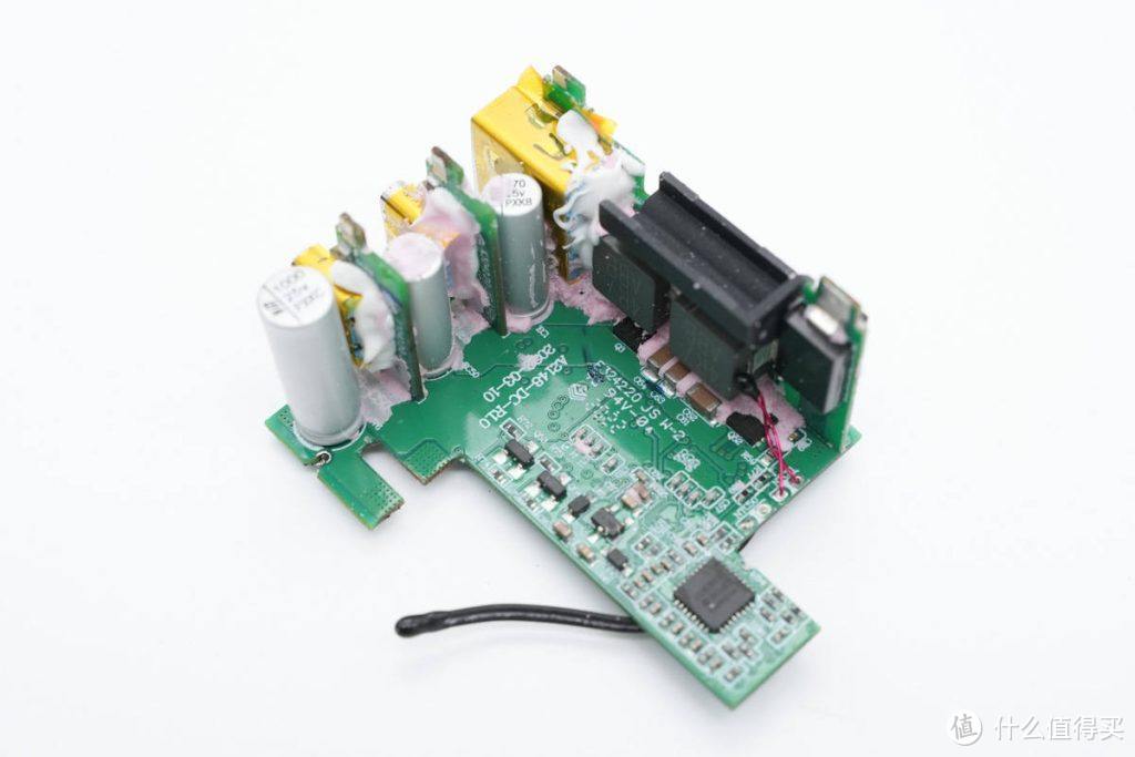 拆解报告:Anker安克全氮化镓120W充电器A2148
