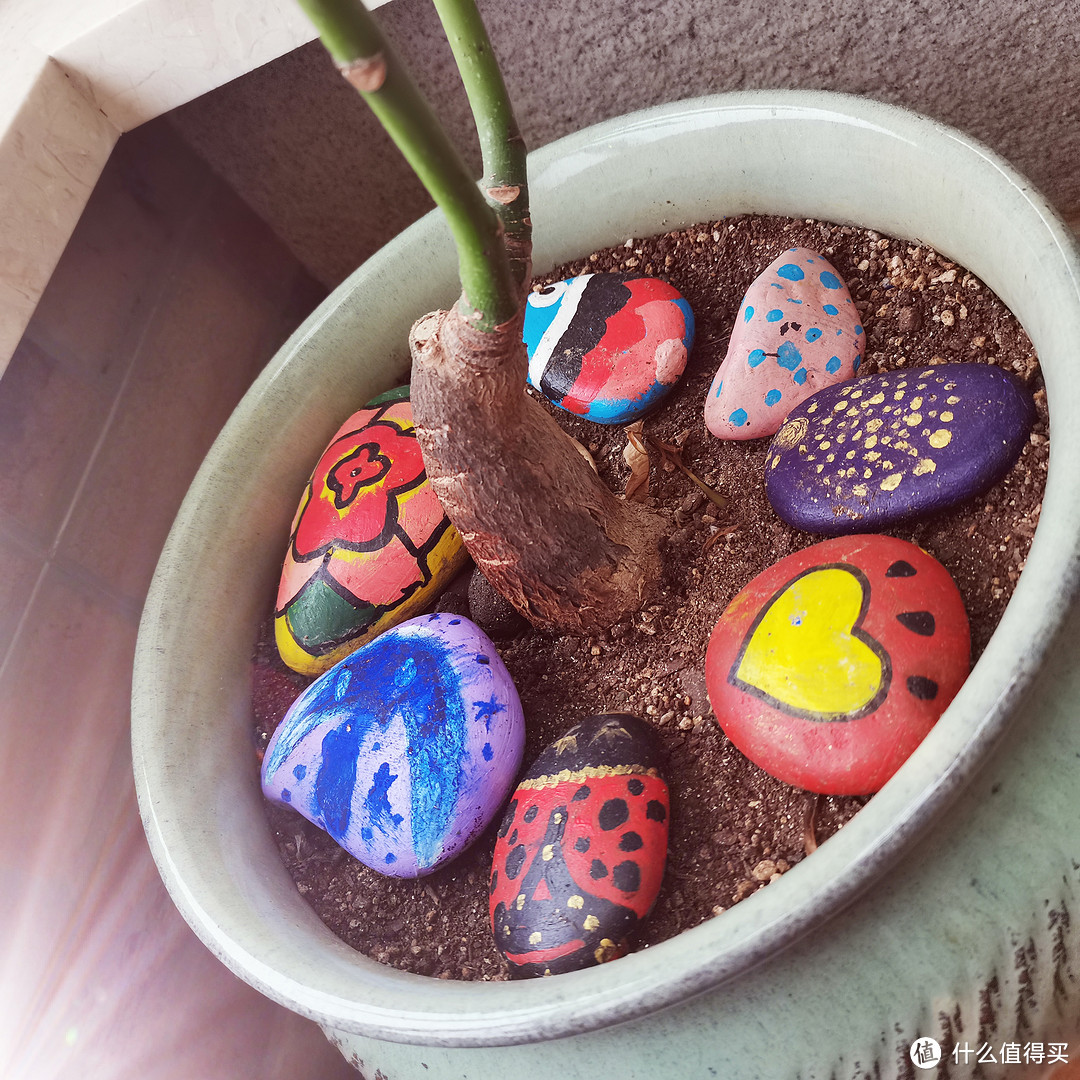 6种材料让平平无奇的石头变得多姿多彩——和女儿一起完成的彩绘石头