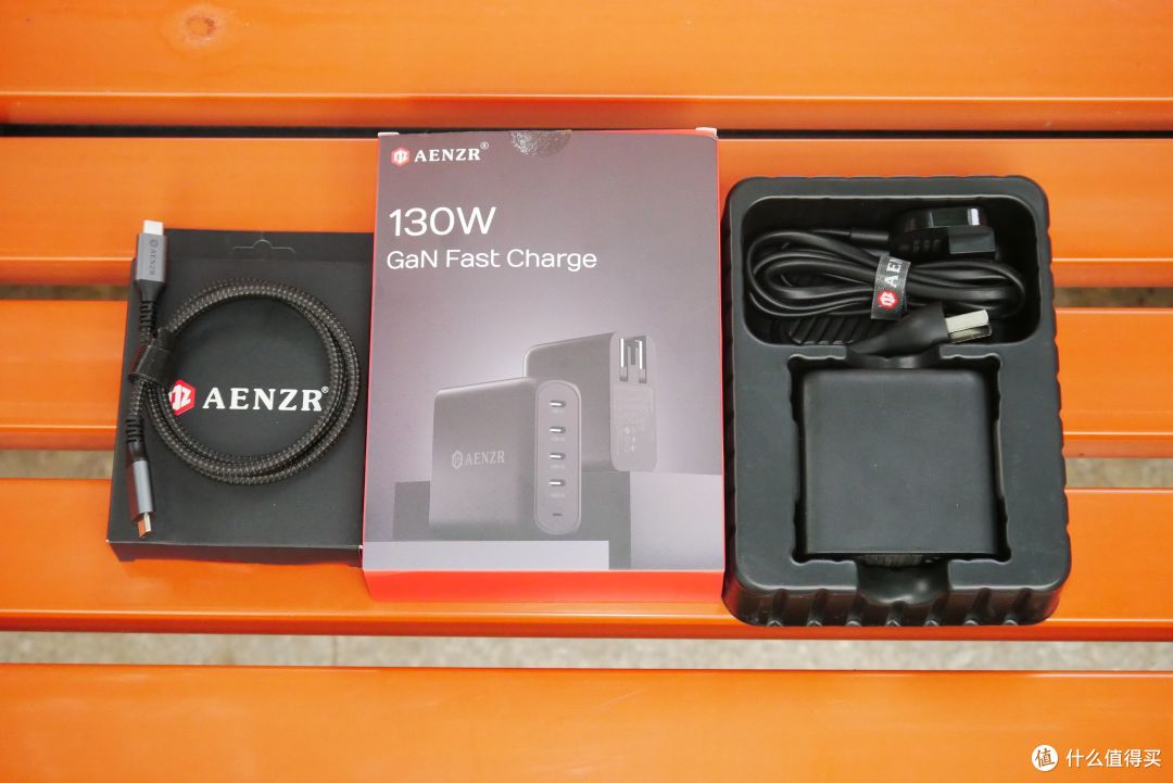 “一头养活全家桶“AENZR 130W氮化镓多口充电器开箱测评