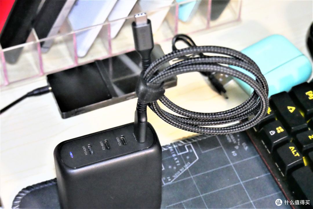 “一头养活全家桶“AENZR 130W氮化镓多口充电器开箱测评