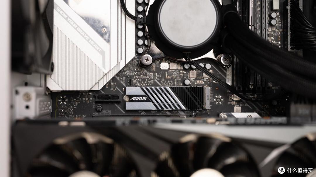 解释一下什么叫奢华！技嘉AORUS钛雕 PCI-E 4.0 NVMe SSD上手