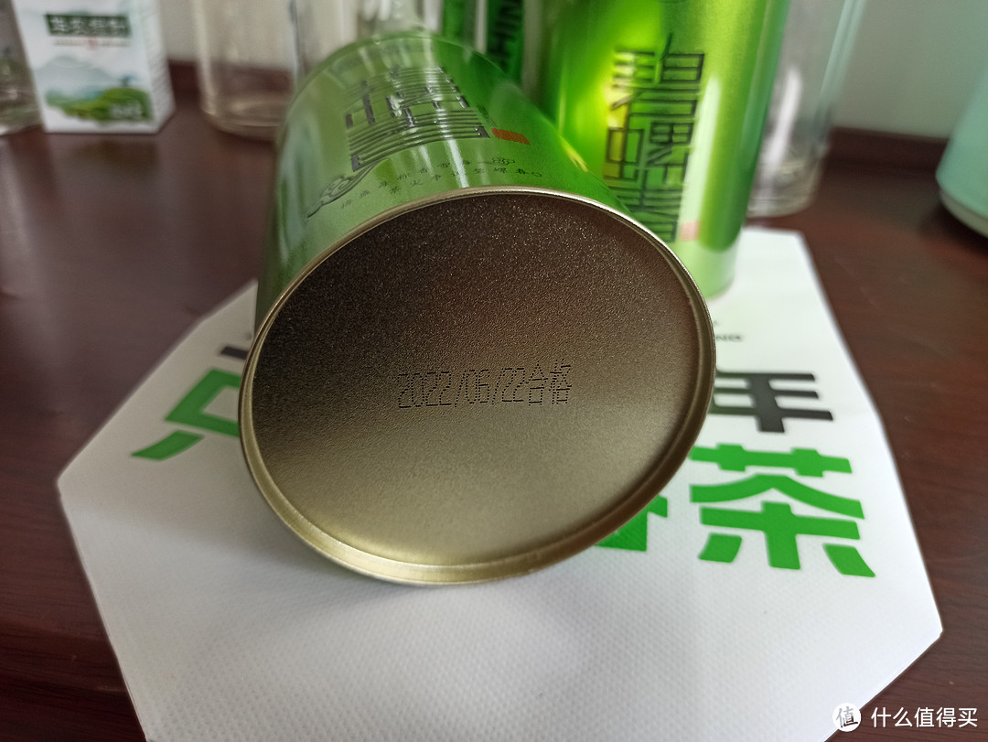 夏天喝新茶喽。乐品乐茶新版本的鲜绿色特级碧螺春开箱。