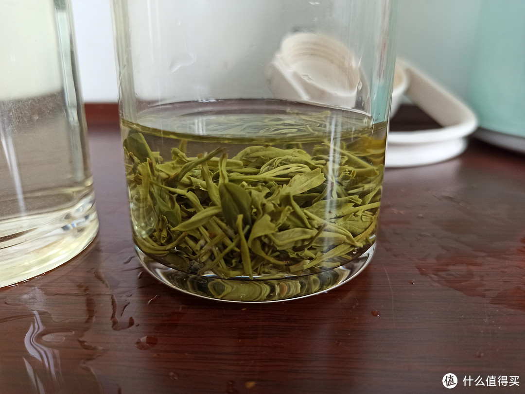 夏天喝新茶喽。乐品乐茶新版本的鲜绿色特级碧螺春开箱。