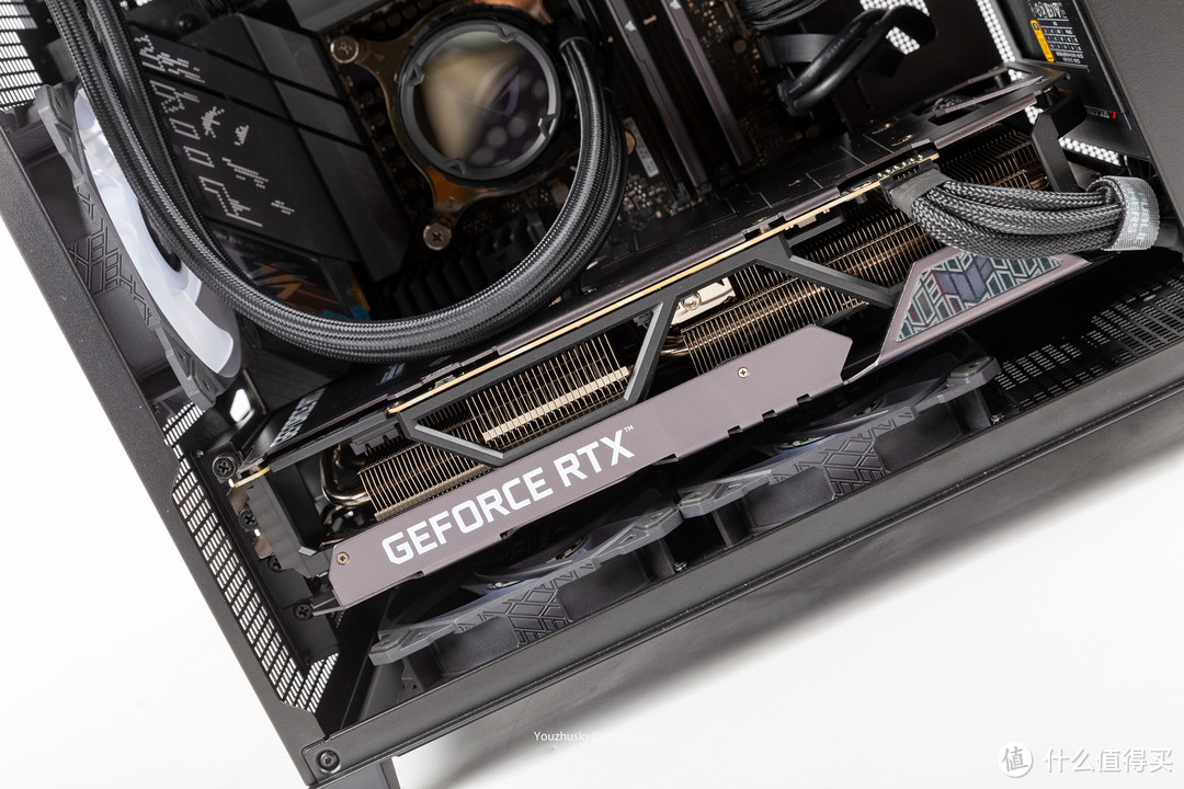 当前王者气息的TUF 3090TI O24G GAMING，虽然有点生不逢时遇到了显卡滑铁卢，但是仍然具有GAME王者之力