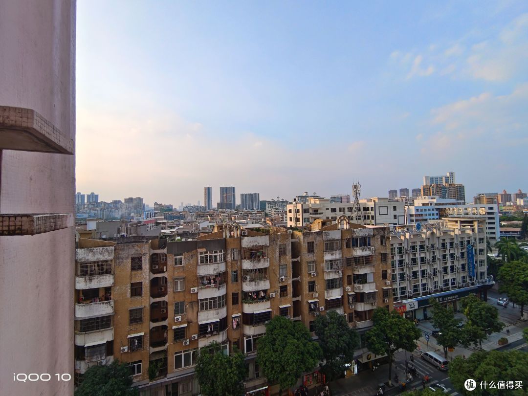 游戏“芯”,旗舰身!iQOO 10传奇版上手