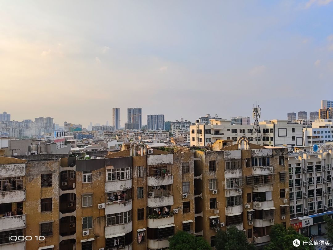 游戏“芯”,旗舰身!iQOO 10传奇版上手
