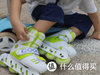 宝宝第一双轮滑鞋要好好选，酷骑R2轮滑鞋太懂小孩子的心思了