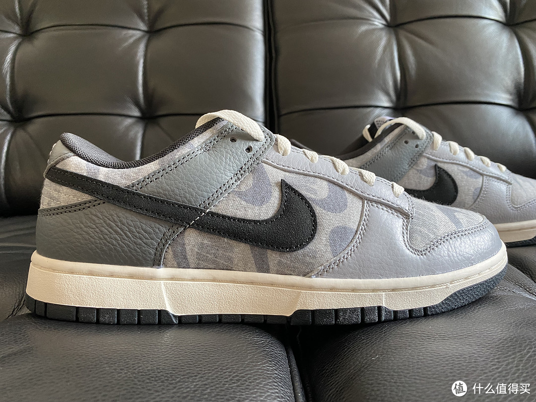 印满钩子的Nike Dunk Low Copy Paste