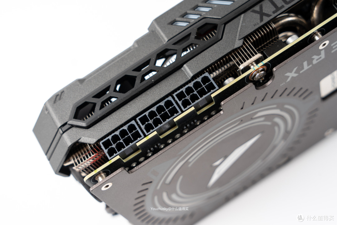 3x8P的供电接口，这款旗舰型号的3080PGF OC提供了370W的TGP