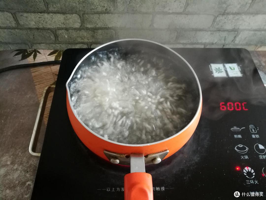 夏天,芒果和西米是绝配,无油无糖香浓细腻,营养好喝又解馋